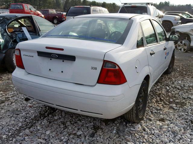 1FAFP34N17W323936 - 2007 FORD FOCUS ZX4 WHITE photo 4