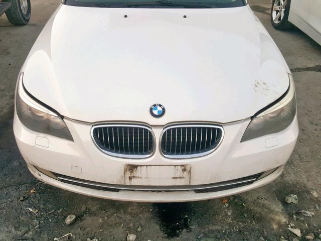 WBANV13579C153844 - 2009 BMW 528 XI WHITE photo 7