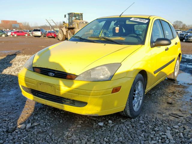 3FAFP37333R192760 - 2003 FORD FOCUS ZX5 YELLOW photo 2