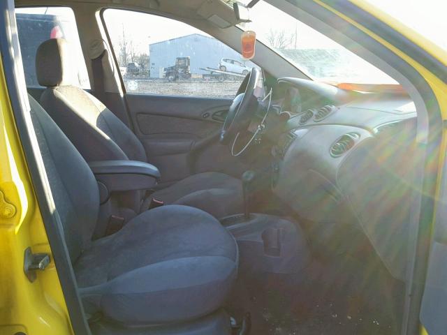 3FAFP37333R192760 - 2003 FORD FOCUS ZX5 YELLOW photo 5