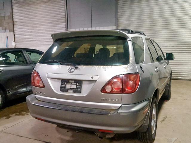 JT6HF10U3Y0132263 - 2000 LEXUS RX 300 GRAY photo 4