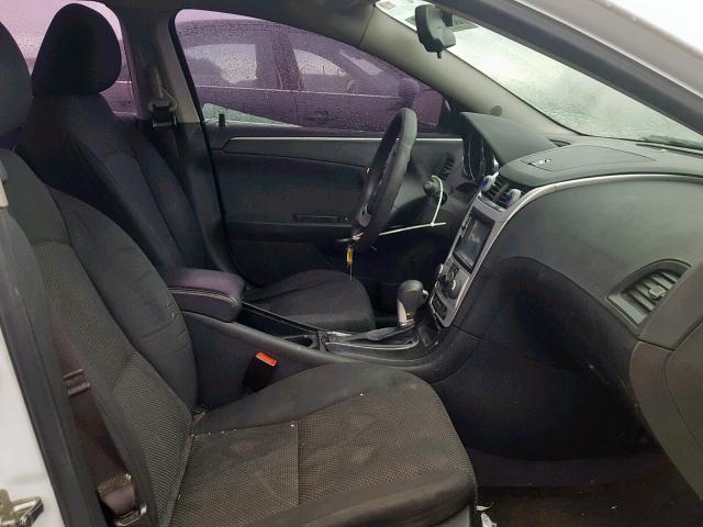 1G1ZC5EUXCF268443 - 2012 CHEVROLET MALIBU 1LT WHITE photo 5