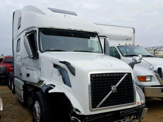 4V4NC9EH6FN908520 - 2015 VOLVO VN VNL WHITE photo 1