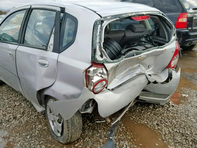KL1TD6DE4AB131343 - 2010 CHEVROLET AVEO LS SILVER photo 9