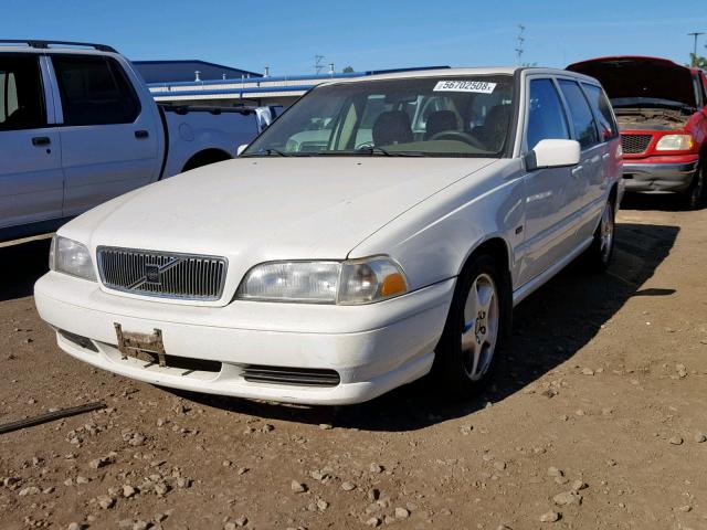 YV1LW5677W2479201 - 1998 VOLVO V70 GLT WHITE photo 2