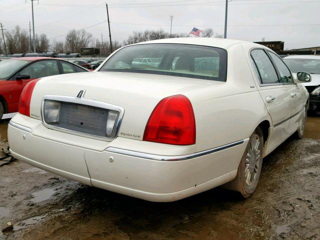 1LNHM83W24Y615786 - 2004 LINCOLN TOWN CAR U WHITE photo 4