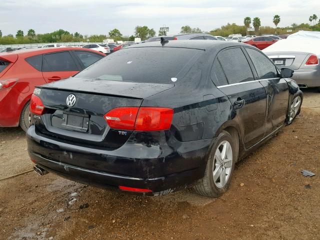 3VWLL7AJXBM091697 - 2011 VOLKSWAGEN JETTA TDI BLACK photo 4