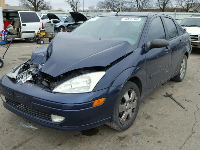 1FAFP38332W209907 - 2002 FORD FOCUS ZTS BLUE photo 2