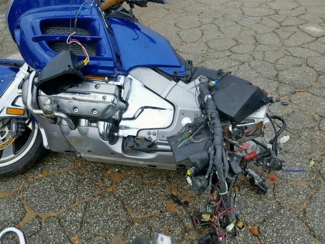 1HFSC474X1A001335 - 2001 HONDA GL1800 A BLUE photo 10