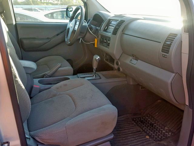 1N6AD07W07C448084 - 2007 NISSAN FRONTIER C SILVER photo 5