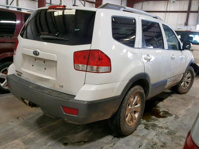 KNDJH741095034092 - 2009 KIA BORREGO LX WHITE photo 4