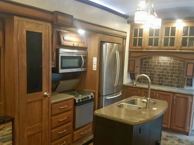 4YDF36124G4702262 - 2016 KEYSTONE MONTANA TWO TONE photo 10