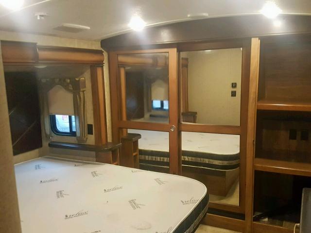 4YDF36124G4702262 - 2016 KEYSTONE MONTANA TWO TONE photo 5