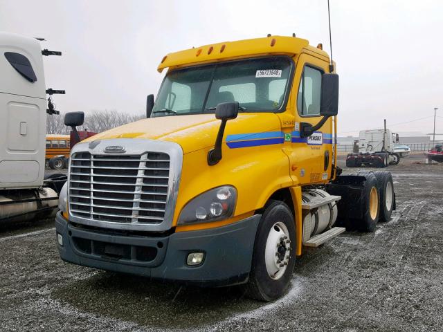 1FUJGEDV5DSBU6516 - 2013 FREIGHTLINER CASCADIA 1 YELLOW photo 2