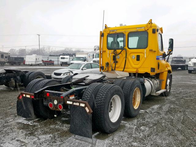 1FUJGEDV5DSBU6516 - 2013 FREIGHTLINER CASCADIA 1 YELLOW photo 4