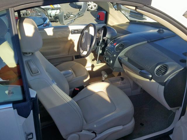 3VWRF31Y29M409328 - 2009 VOLKSWAGEN NEW BEETLE Qəhvəyi foto 5