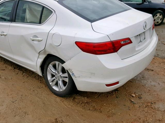 19VDE1F36DE022570 - 2013 ACURA ILX 20 WHITE photo 9