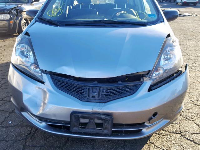 JHMGE88209C000157 - 2009 HONDA FIT GRAY photo 9