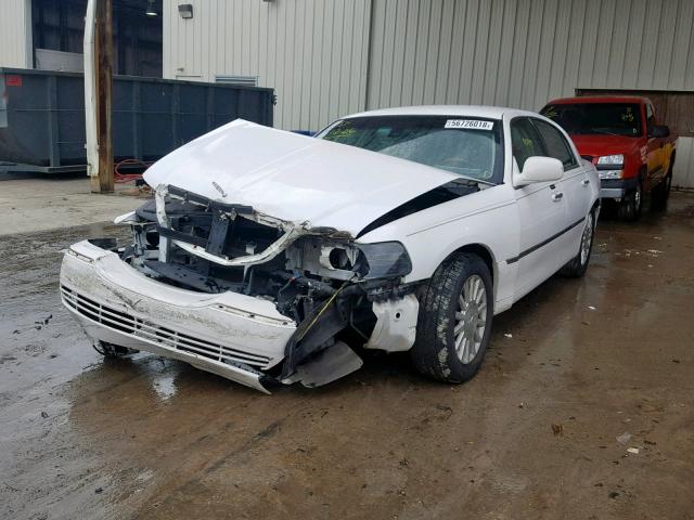 1LNHM82W93Y652608 - 2003 LINCOLN TOWN CAR S WHITE photo 2