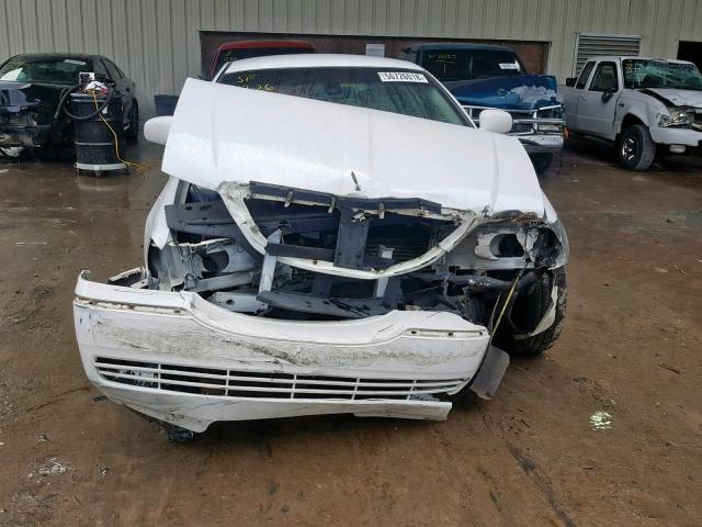 1LNHM82W93Y652608 - 2003 LINCOLN TOWN CAR S WHITE photo 9