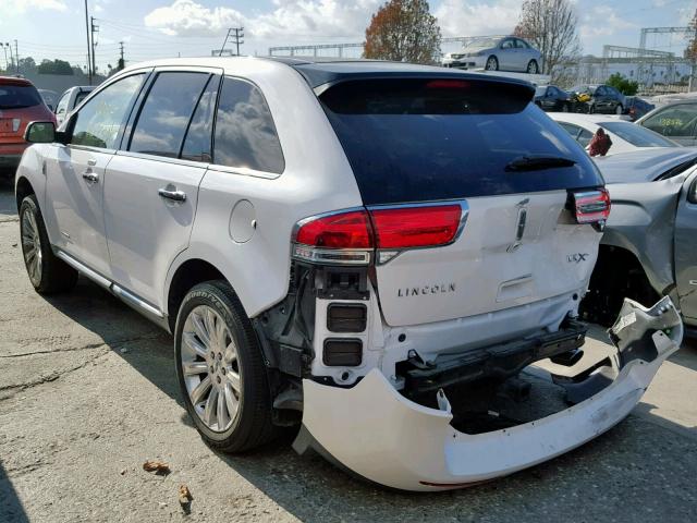 2LMDJ6JKXCBL15084 - 2012 LINCOLN MKX WHITE photo 3