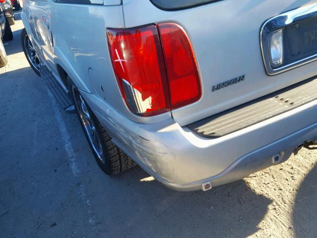 5LMEU27A1YLJ25578 - 2000 LINCOLN NAVIGATOR 银色 照片 9