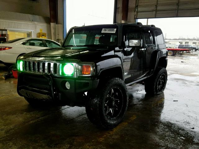 5GTDN136268101679 - 2006 HUMMER H3 BLACK photo 2