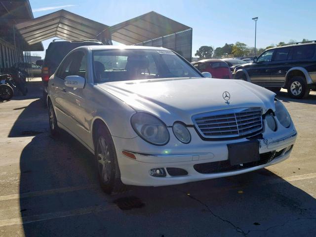 WDBUF65J75A695940 - 2005 MERCEDES-BENZ E 320 WHITE photo 1