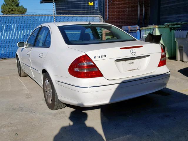 WDBUF65J75A695940 - 2005 MERCEDES-BENZ E 320 WHITE photo 3