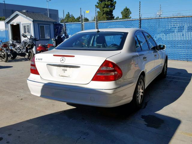 WDBUF65J75A695940 - 2005 MERCEDES-BENZ E 320 WHITE photo 4