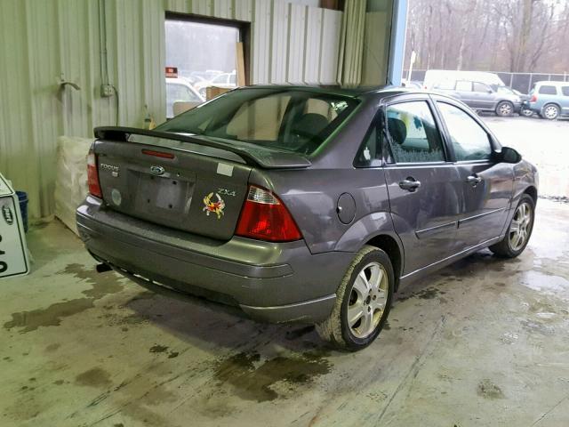 1FAFP38Z35W284115 - 2005 FORD FOCUS ZX4 GRAY photo 4