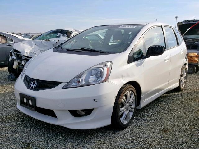 JHMGE8H45AC034164 - 2010 HONDA FIT SPORT WHITE photo 2