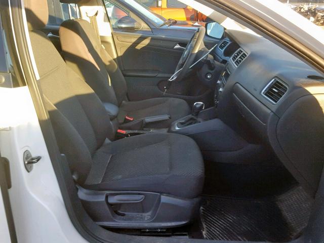 3VW2K7AJ9DM449602 - 2013 VOLKSWAGEN JETTA BASE Սպիտակ լուսանկար 5