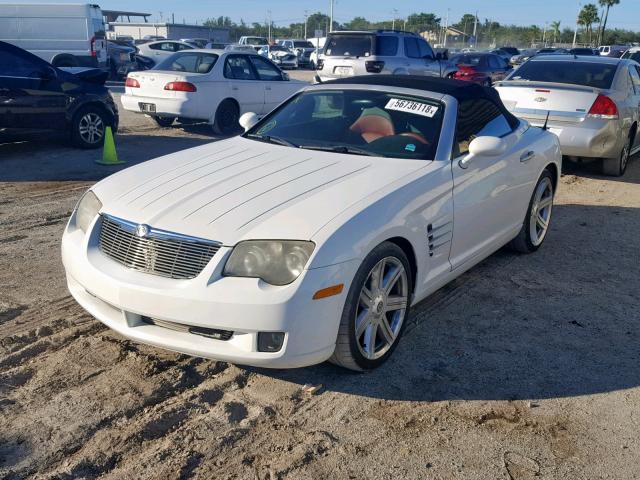 1C3AN65L75X026402 - 2005 CHRYSLER CROSSFIRE WHITE photo 2