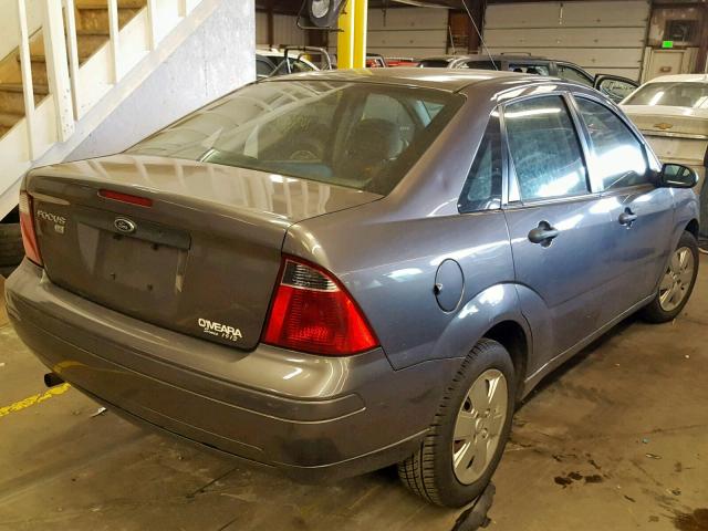 1FAHP34N87W180962 - 2007 FORD FOCUS ZX4 GRAY photo 4