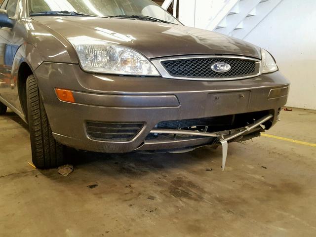 1FAHP34N87W180962 - 2007 FORD FOCUS ZX4 GRAY photo 9