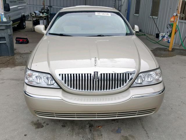 1LNHM81W84Y679916 - 2004 LINCOLN TOWN CAR E GOLD photo 10