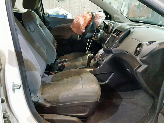 1G1JA6SG6D4199240 - 2013 CHEVROLET SONIC LS 白色 照片 5