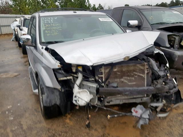 2A4RR6DX8AR186136 - 2010 CHRYSLER TOWN & COU SILVER photo 1