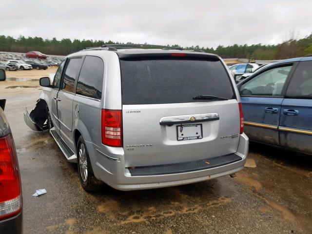 2A4RR6DX8AR186136 - 2010 CHRYSLER TOWN & COU SILVER photo 3