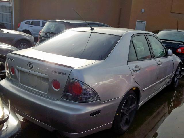 JTHBD192840089943 - 2004 LEXUS IS 300 SILVER photo 4