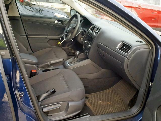 3VW2K7AJ8EM381780 - 2014 VOLKSWAGEN JETTA BASE BLUE photo 5