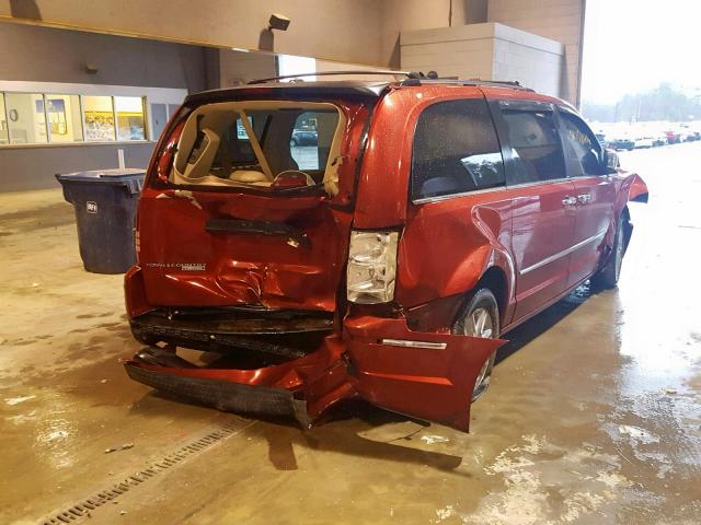 2A8HR64X48R690106 - 2008 CHRYSLER TOWN & COU RED photo 4