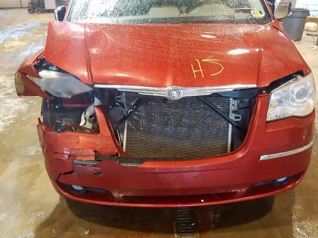 2A8HR64X48R690106 - 2008 CHRYSLER TOWN & COU RED photo 7