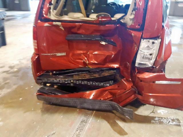 2A8HR64X48R690106 - 2008 CHRYSLER TOWN & COU RED photo 9