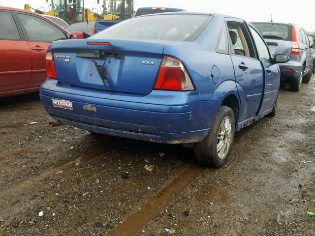 1FAFP34N25W220554 - 2005 FORD FOCUS ZX4 BLUE photo 4