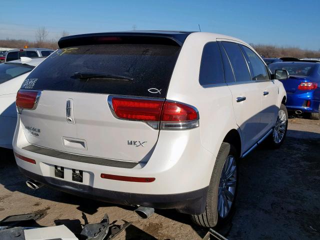 2LMDJ6JK0DBL04841 - 2013 LINCOLN MKX WHITE photo 4