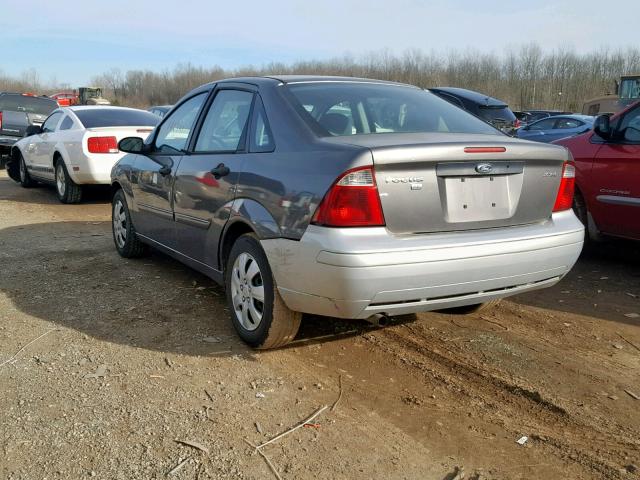 1FAFP34N55W213579 - 2005 FORD FOCUS ZX4 GRAY photo 3