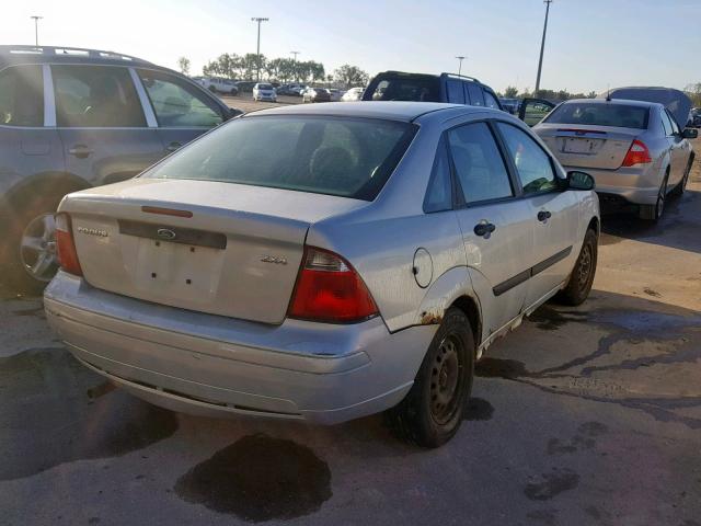 1FAFP34N45W295840 - 2005 FORD FOCUS ZX4 SILVER photo 4