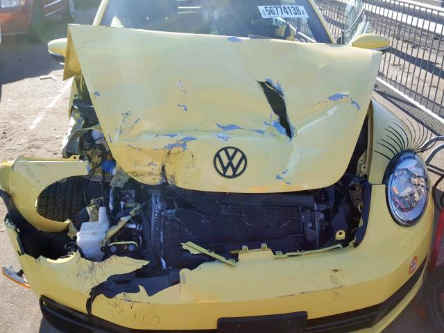 3VW5P7AT9DM825280 - 2013 VOLKSWAGEN BEETLE YELLOW photo 7